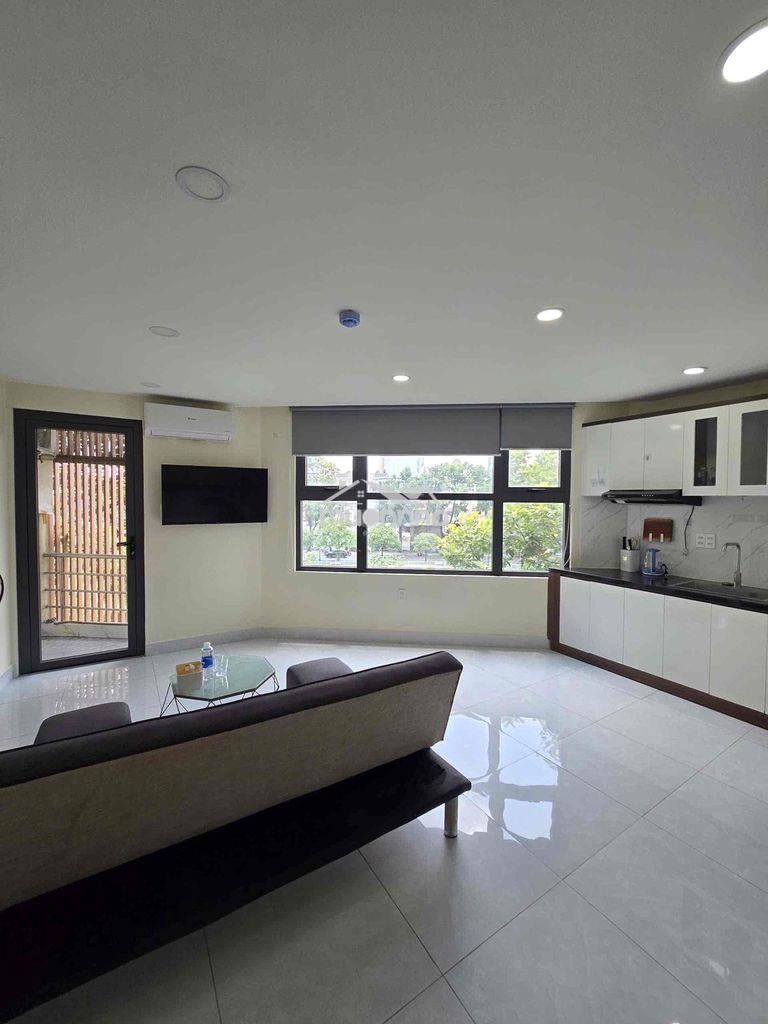 Chdv ngay quận 10, ban công, thang máy, tiện đi lại các quận