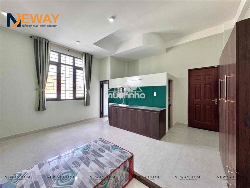 Phòng mới xây có ban công, ngay hoàng hoa thám, sân bay, có thang máy