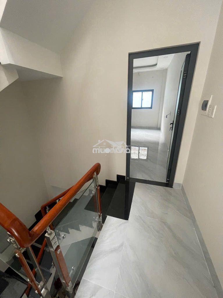 Nhà 3 tầng mặt tiền hồng bàng, nhà mới xây rất đẹp, 4m x 18m, 3pn, 3wc