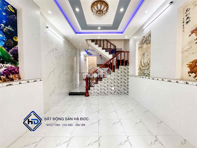Nhà trệt 3 lầu 4x20 có sân đậu xe hơi cách lê thị riêng 100m