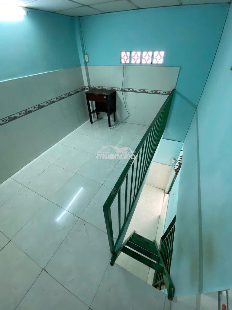 Phòng trọ 776 đoàn văn bơ, p. xóm chiếu,tphcm - 25m2- lầu -gác lững - 3