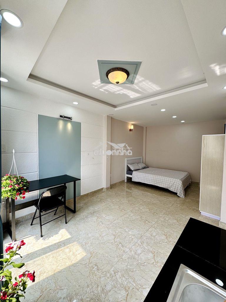 Phòng ban công, thoáng mát, có nội thất. đối diện emart phan văn trị - 3