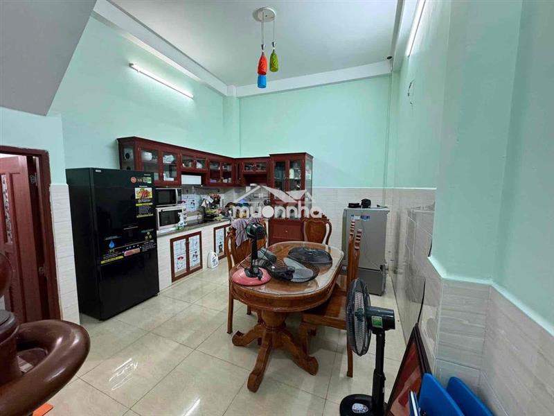 Nhà 2 lầu 4pn sân thượng, full nội thất, đường bình trị đông