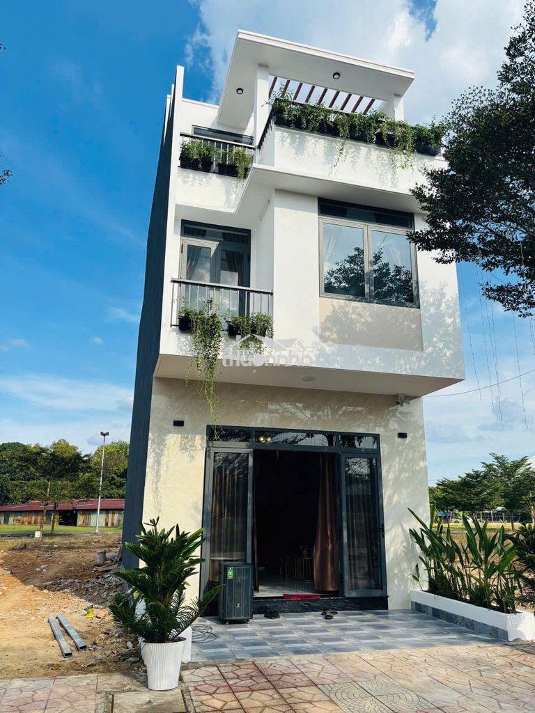 Ngộp ngân hàng cần bán gấp nhà với giá 1tỷ950 ngay đại học việt đức