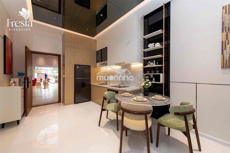 Bán căn hộ 2pn view hồ bơi - dt 51.5m2 hướng đn - giá 1ty878