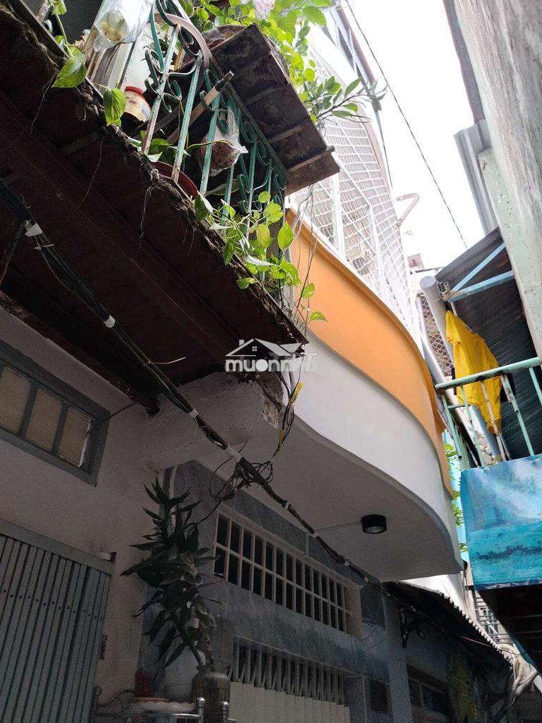 Nhà 2 lầu đúc hẻm nhỏ lạc long quân tphcm - 2