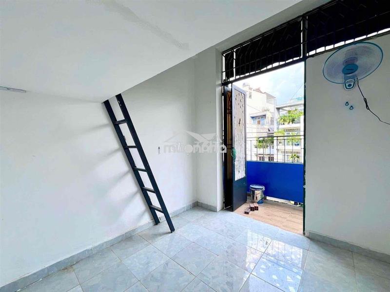 Khai trương phòng gác ban công và cửa sổ new , chợ lớn q6 gần bình phu