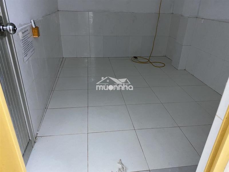 Phòng lầu đúc ngay trung tâm quận 3 thoáng mát