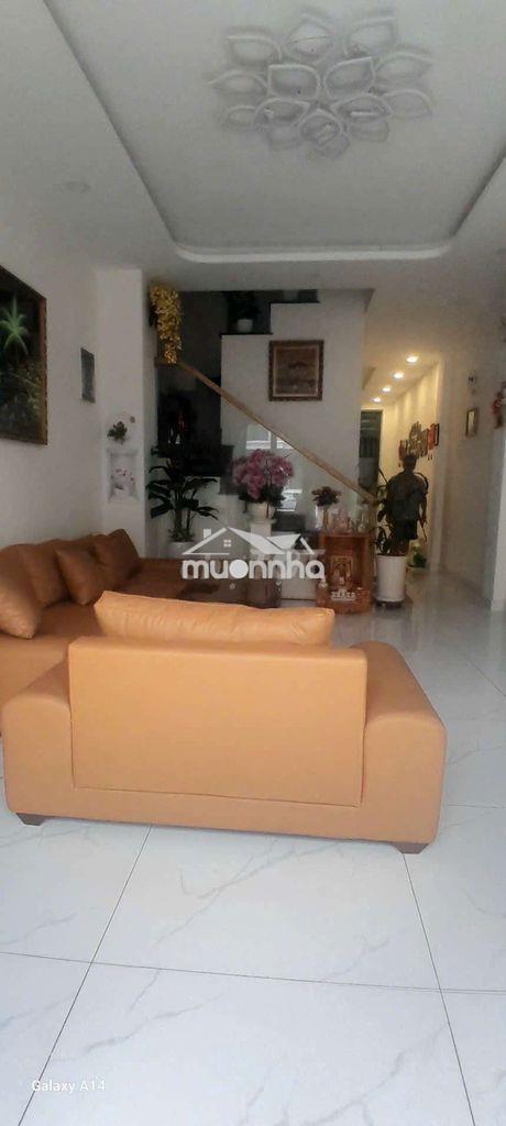 Cho thuê nhà 1 trệt 2 lầu gần sân vận động đông hoà