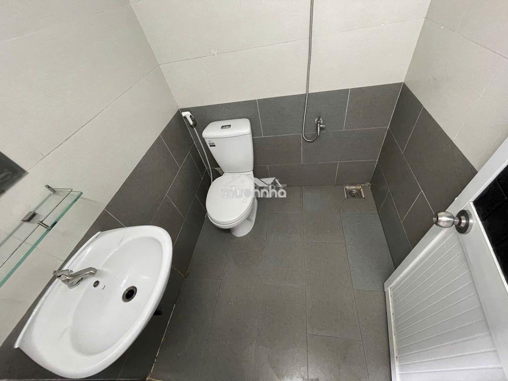 Cửa sổ thoáng cách, sẵn kệ bếp cách hub chỉ vài bước chân đến trường - 4