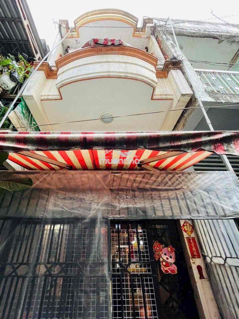 Bán nhà cạnh hẻm xe hơi trung tâm quận 1