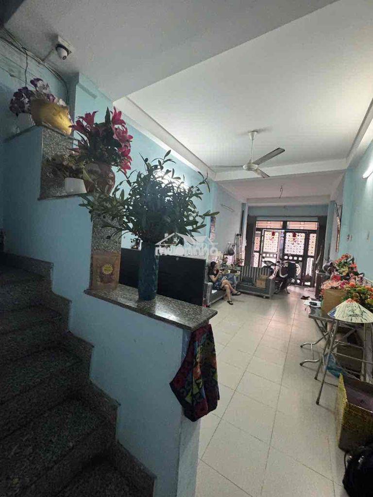 Nhà 3 phòng ngủ 3,5x18 tô hiến thành. hẻm xe hơi