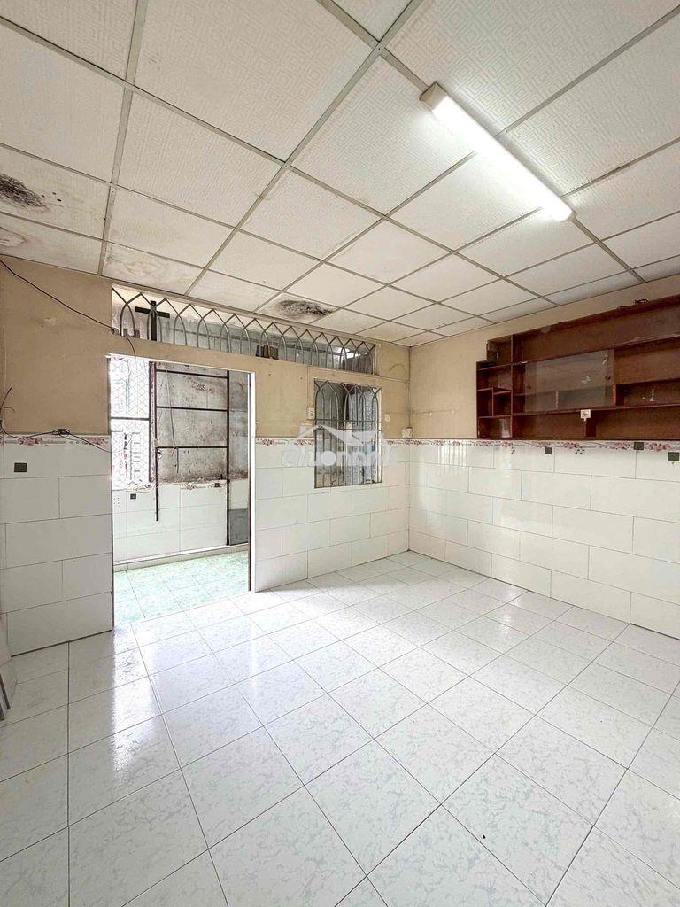 Cho thuê nhà tân phú chính chủ - ở ngay - 2 tầng sát mt - ngang 4.2m