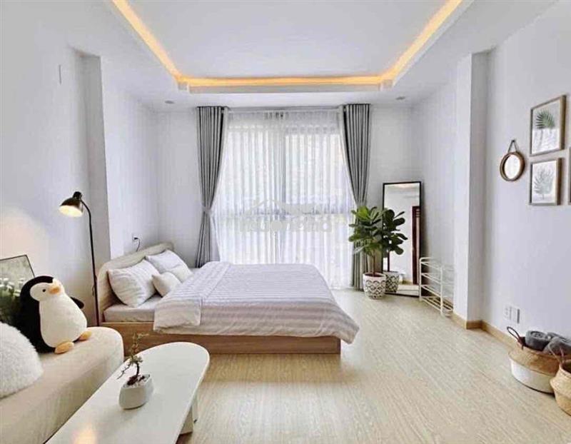 Căn hộ ban công, cửa sổ trời có thang máy - mặt tiền đường lớn