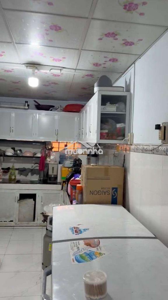 Cho thuê hẻm c, phạm hùng 
dt: 6m-10m , 3p , 2wc
giá : 8 triệu - 3