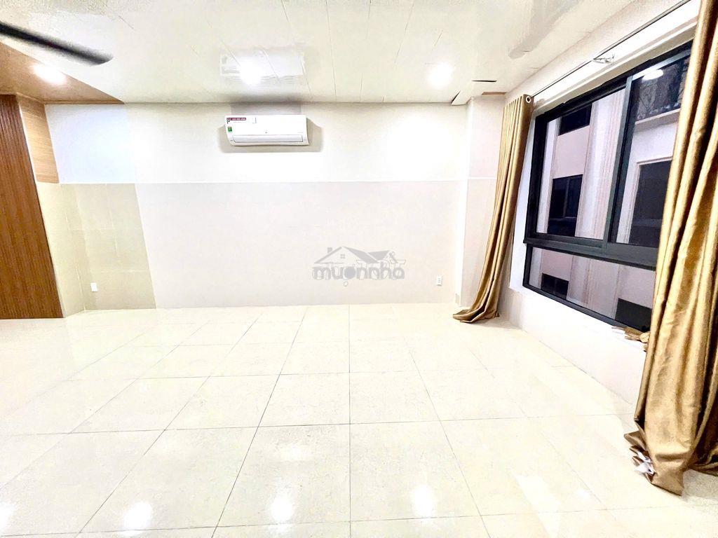 Văn phòng 7x20m tại vạn phúc city giá cho thuê 11 triệu/ tháng - 2