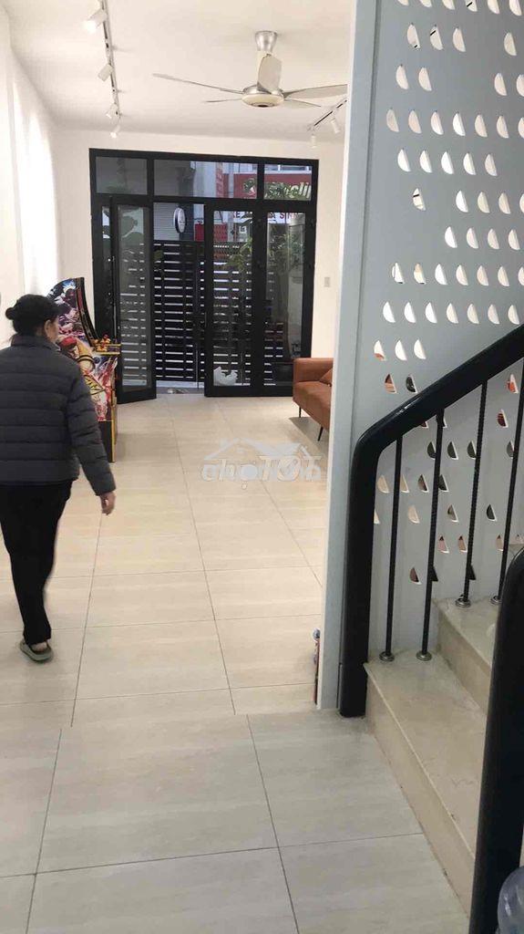 Cho thuê nhà mặt phố 1 trệt 3lầu