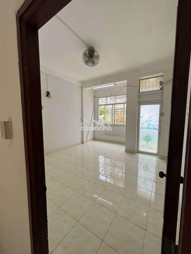Cho thuê nhà nguyên căn đường số vĩnh hội, quận 4 - 3