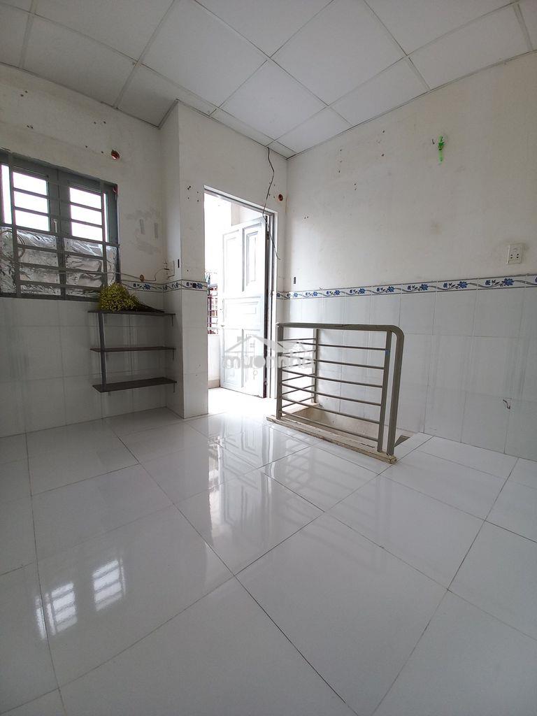 Cho thuê nhà 1 lầu hẻm 793 trần xuân soạn, giá 3,9 triệu/th - 2