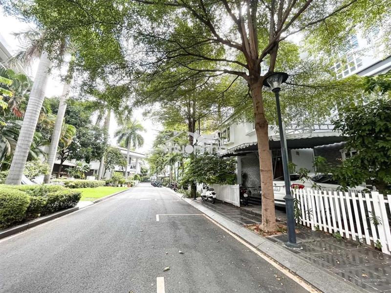 Cho thuê nhà nguyên căn hẻm 456/29 cao thắng. dt: 4,5 x 18m, 3 lầu . 
