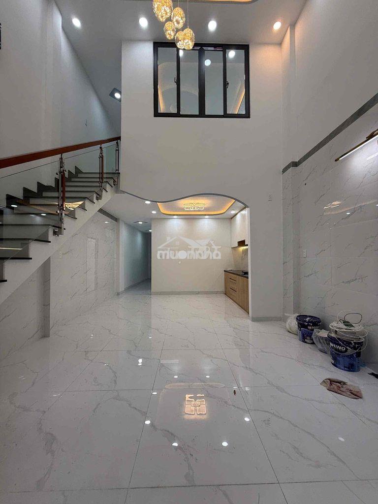 Đường luỹ bán bích - nhà mới đẹp - có pn lớn dưới trệt - cách mt 50m