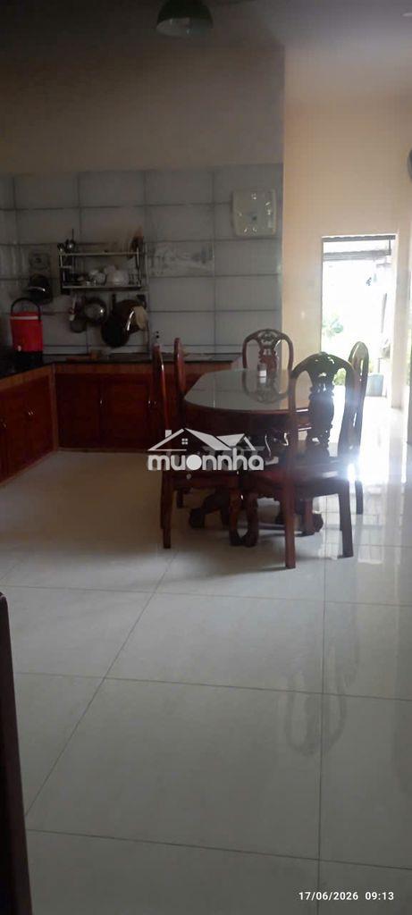 Nhà nguyên căn có 4 phòng ngủ, 3 tolet, 1 phòng bếp, một gara để xe  - 2