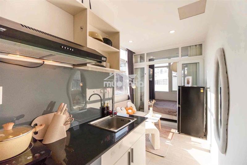 Cho thuê căn hộ 1pn có thang máy cửa sổ ngập sáng ngay cống quỳnh
