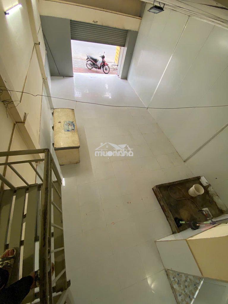 Cho thuê mặt bằng rộng 70m2, có phòng ngủ riêng trên gác - 3
