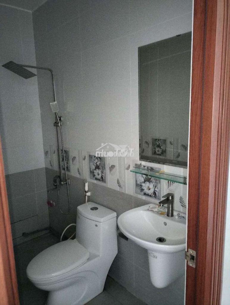 Cho thuê phòng ban công, máy lạnh, mặt tiền hà huy giáp giá 2,7 triệu 