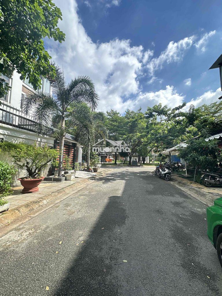 Nhà đẹp ở ngay long trường 71m2 ngang 4m đường 8m chỉ 3,9 tỷ