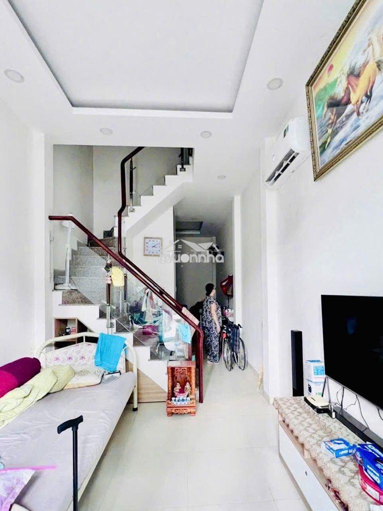 Hàng hiếm nhà 2 tầng 42m2 - hẻm xe hơi 7 chỗ ngay trường đh hutech 