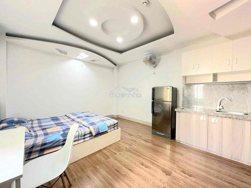 Chính chủ cho thuê studio cửa sổ lớn thang máy hầm xe full nt quận 1 - 2