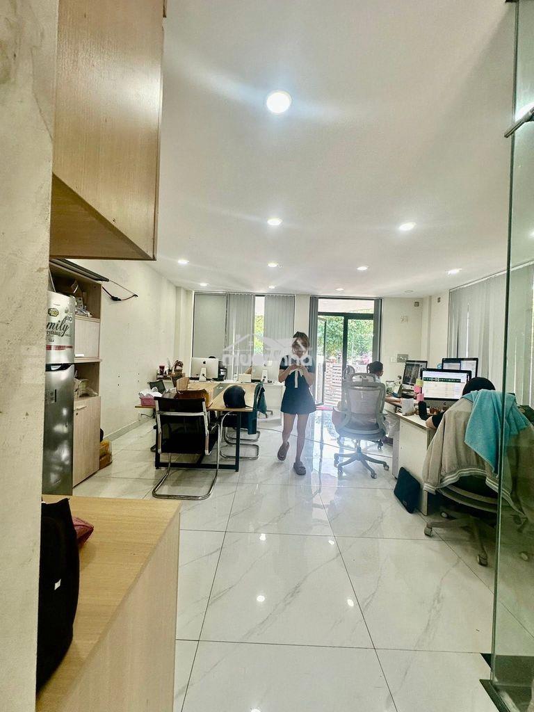 Cho thuê văn phòng căn góc tại vạn phúc city – 60m²
