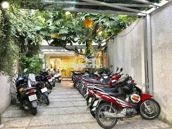 Cho thuê nhà mặt tiền đường hồ xuân hương, phường 6, quận 3 - 4