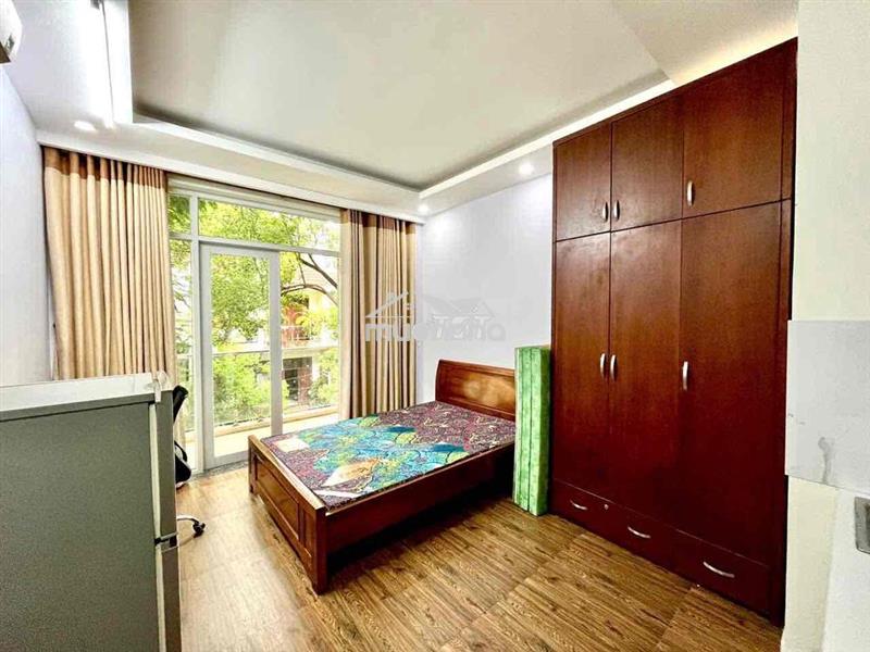 Phòng ban công lớn, khu dân cư dân trí cao, gần đại học rmit