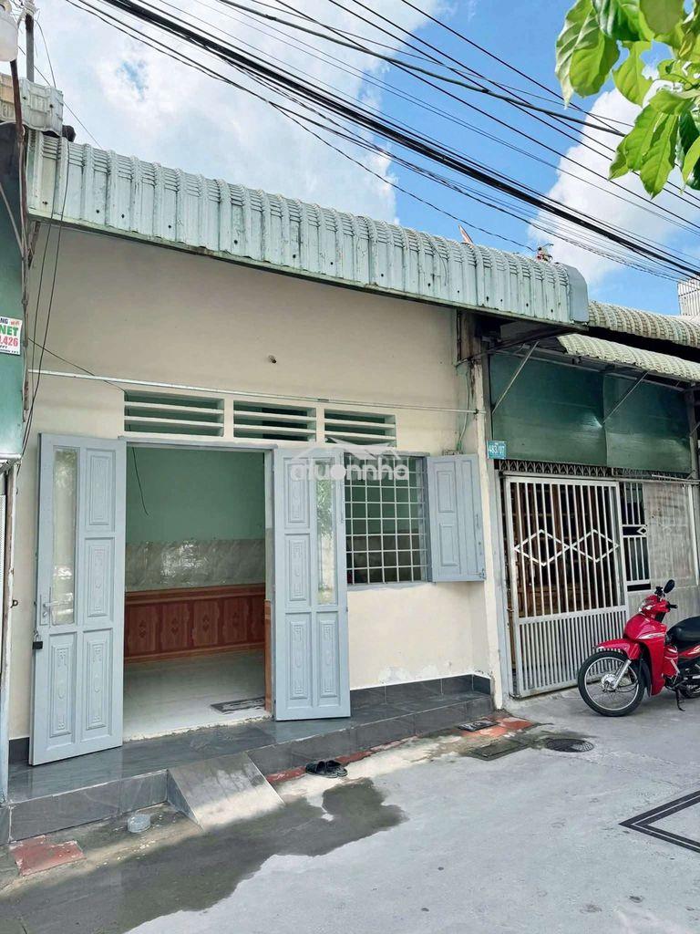 Bán rẻ nhà dĩ an gần ngã 3 ông xã