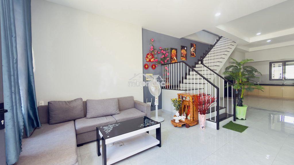 Cho thuê nhà nguyên căn kđt oasis, 2pn, 2wc, có nội thất, giá 7tr - 2