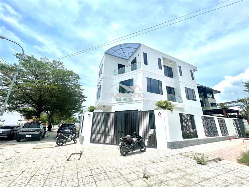 Cho thuê nhà ở kinh doanh lô góc có sân 4 phòng ngủ khu mỹ gia