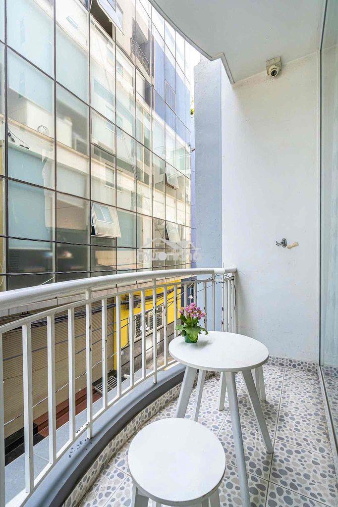 Studio ban công giá mềm