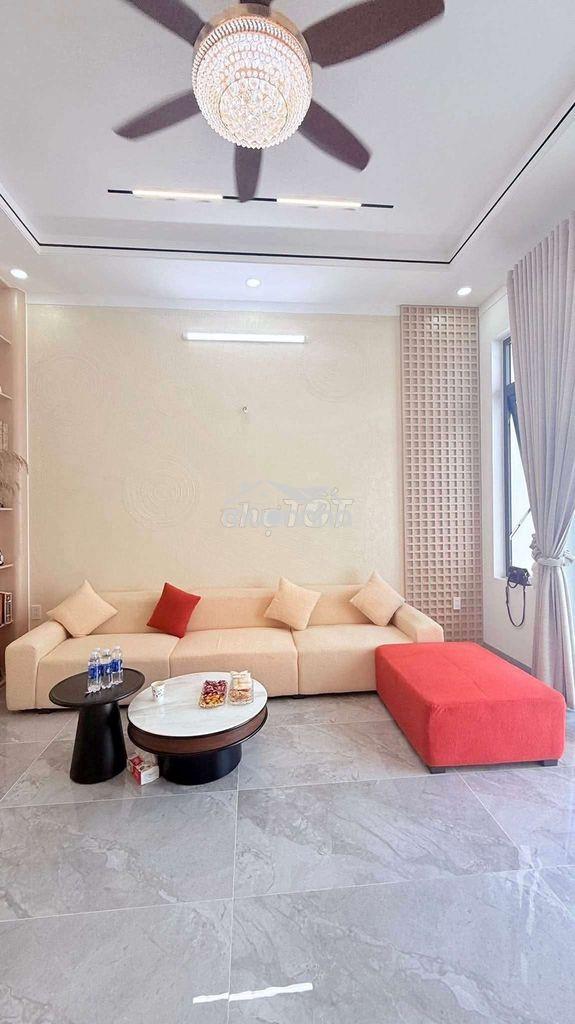 Bán nhà mê lệch hiện đại mới 100% thôn 3 cư ebur