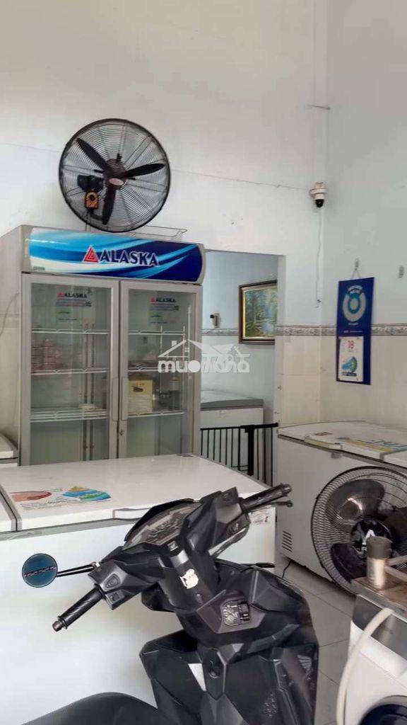 Cho thuê hẻm c, phạm hùng 
dt: 6m-10m , 3p , 2wc
giá : 8 triệu