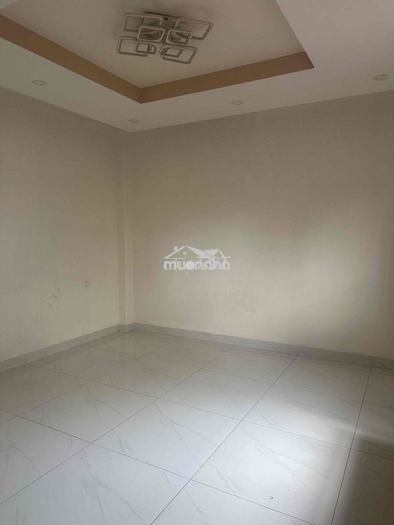 Cho thuê phòng có máy lạnh. mặt tiền đường nguyễn văn của quận 8