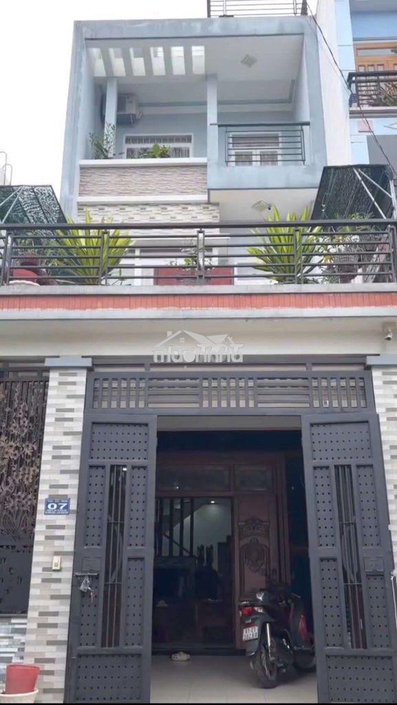Cho thuê nhà 1 trệt 2 lầu gần ngã ba ông xã dĩ an