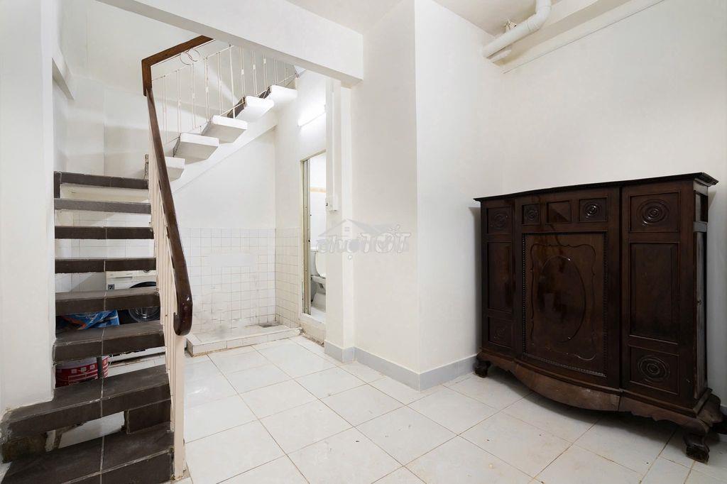 Cho thuê nhà tầng trệt và lầu 2 trong chợ bàn cờ - 2