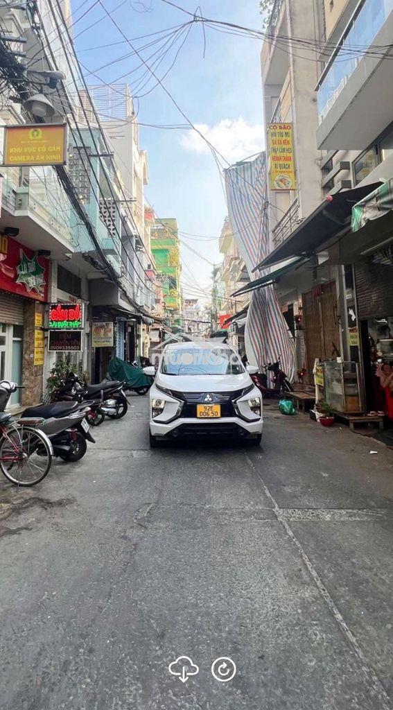 Toà nhà phù hợp thuê làm căn hộ hoặc văn phòng với 5 tầng 4 phòng ngủ
