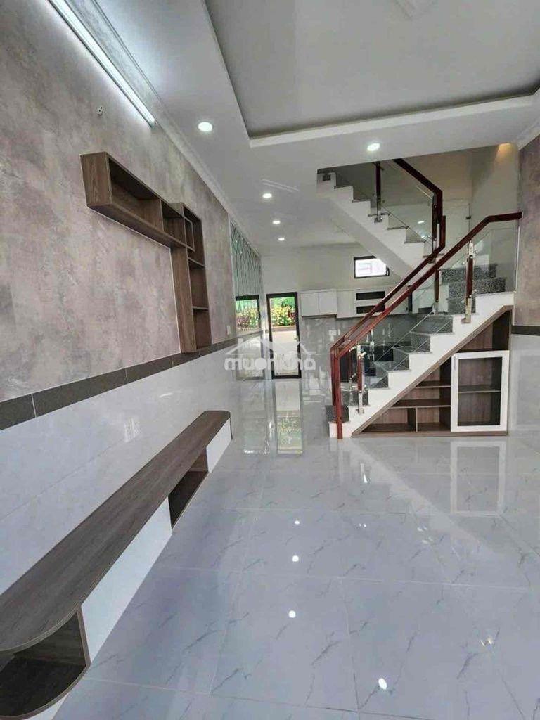Chỉ hơn 2 tỷ có nhà mới 3 tầng 4x10m hẻm ô tô ngay huỳnh tấn phát