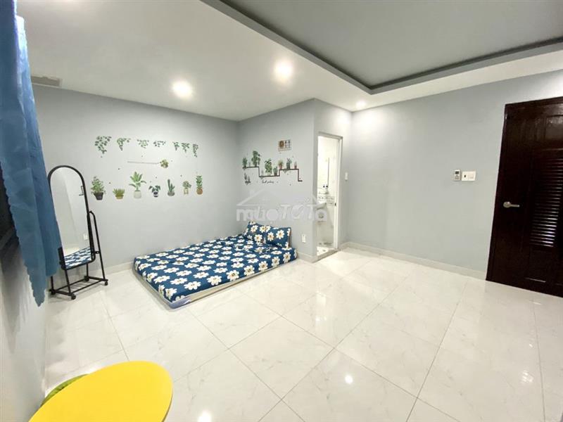 Cho thuê phòng rộng hẻm 1041 trần xuân soạn, gần cầu nguyễn văn cừ.