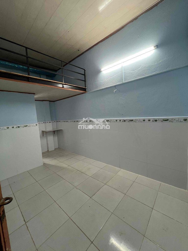 Phòng 2tr500 âu cơ 18m2 - 2