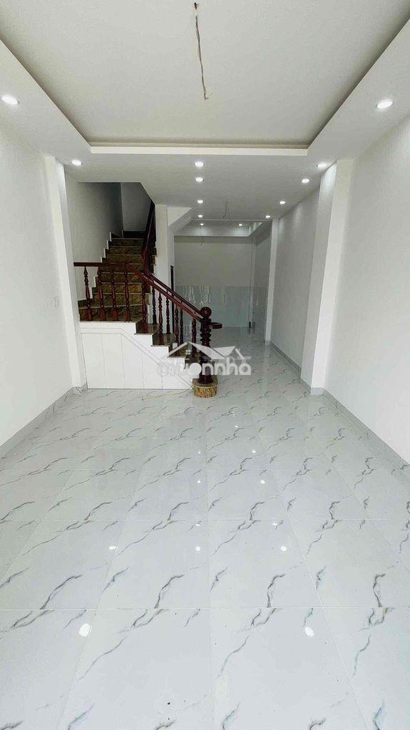Bán gấp căn nhà mặt tiền đường lớn ngay trung tâm thị trấn giá rẻ shr - 4