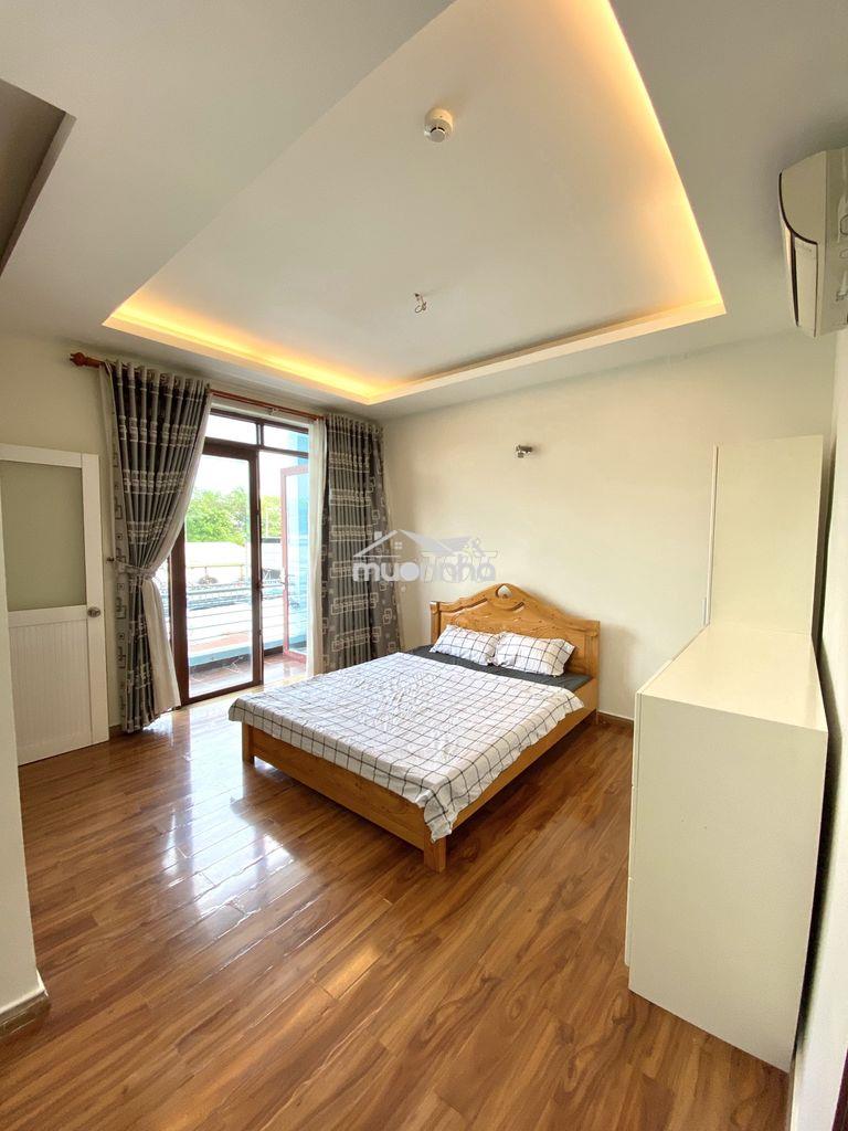 Phòng mới, nội thất, ban công. sát ngay vincom phan văn trị
